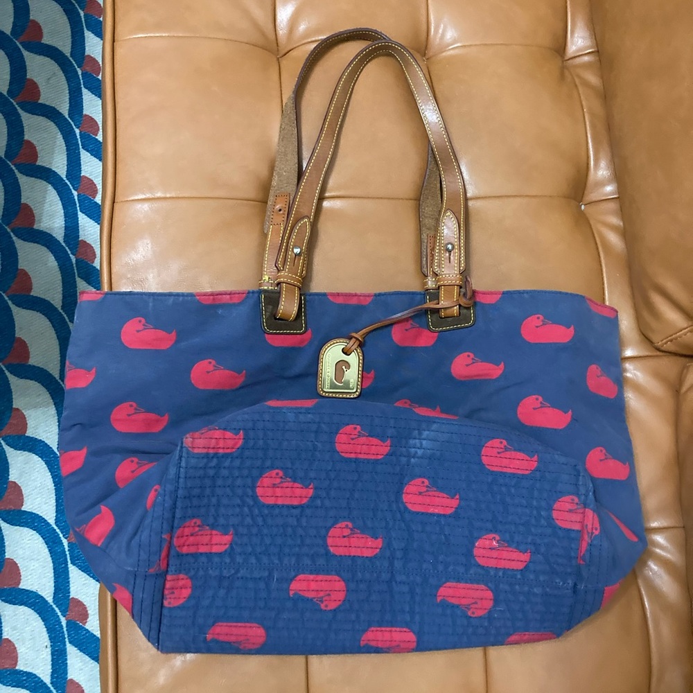 dooney & bourke duck bag with hot pink lining